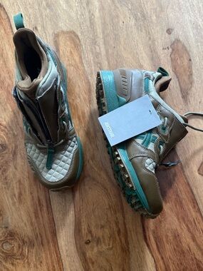 ASICS Quilted Trail Sneakers in Teal and Brown brand new with tags size 7 women